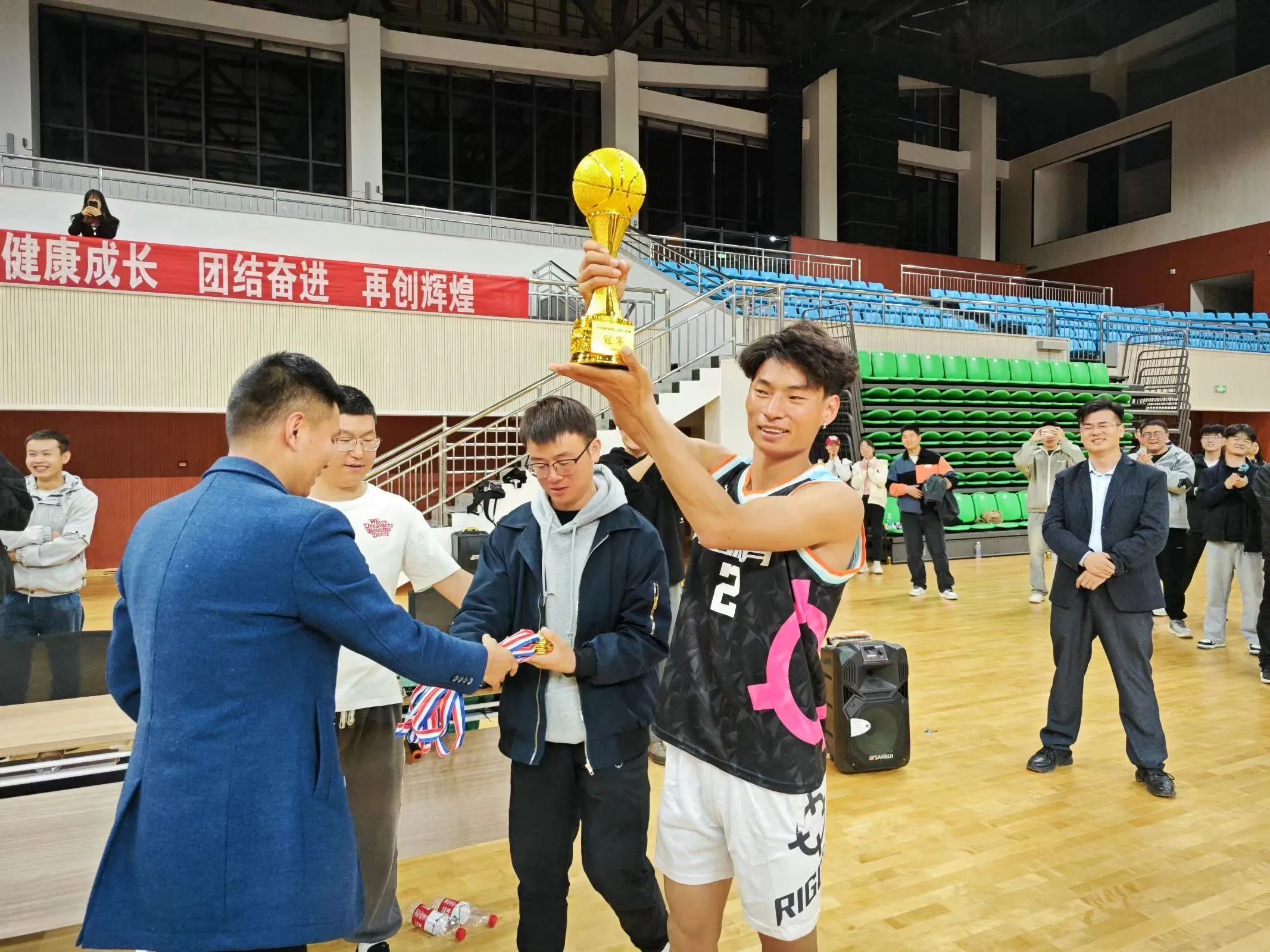 bef734bd69324ba591e4a1be1f2ab4d2.jpg bef734bd69324ba591e4a1be1f2ab4d2.jpg